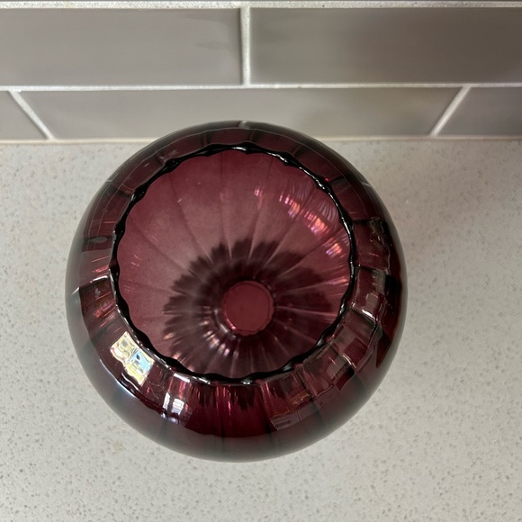 New Anthropologie Venini Glass Vase Scalloped Purple
Medium - Picture 4 of 9